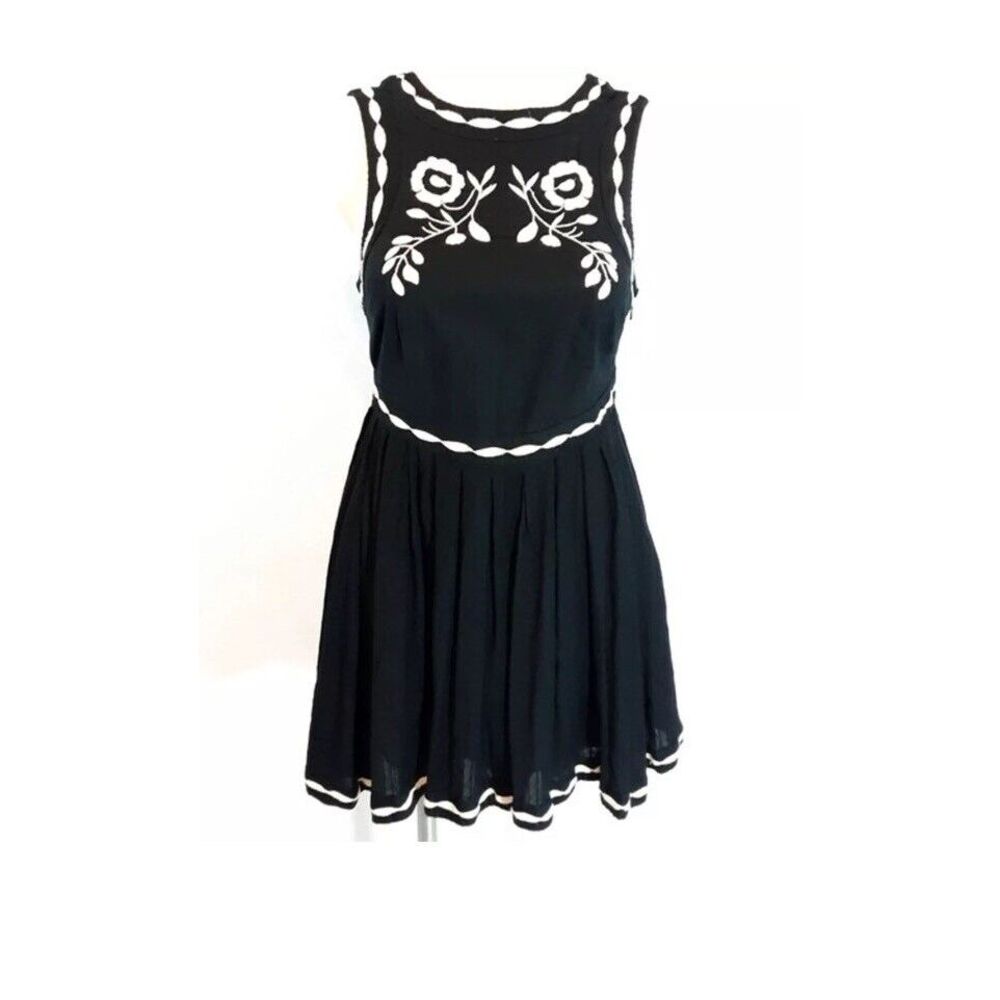 Free People Birds of a Feather Embroidered‎ Floral Skater Dress Size 2 - Picture 2 of 7